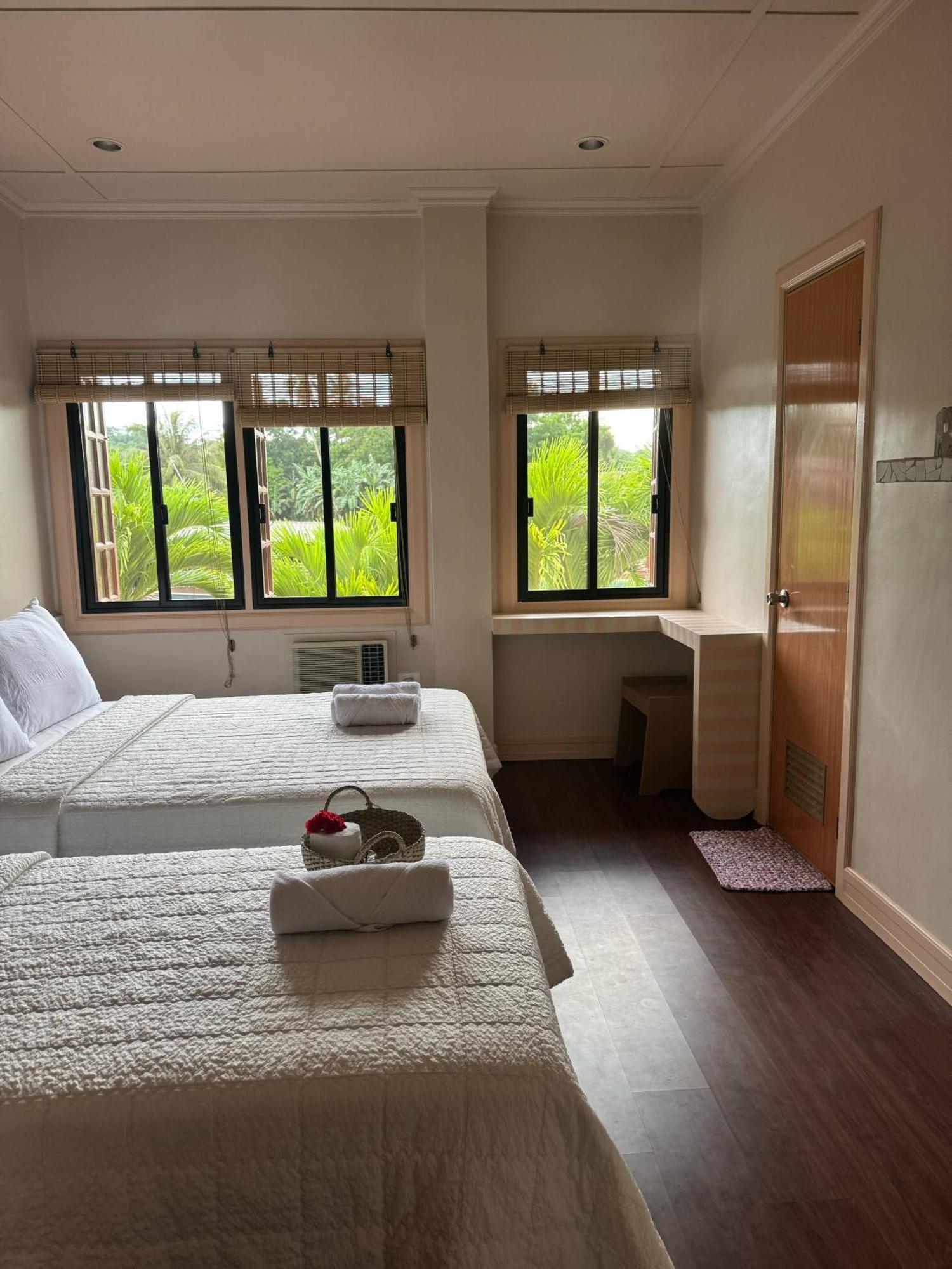 Stefanie Grace Paradise Inn Лобок Екстериор снимка