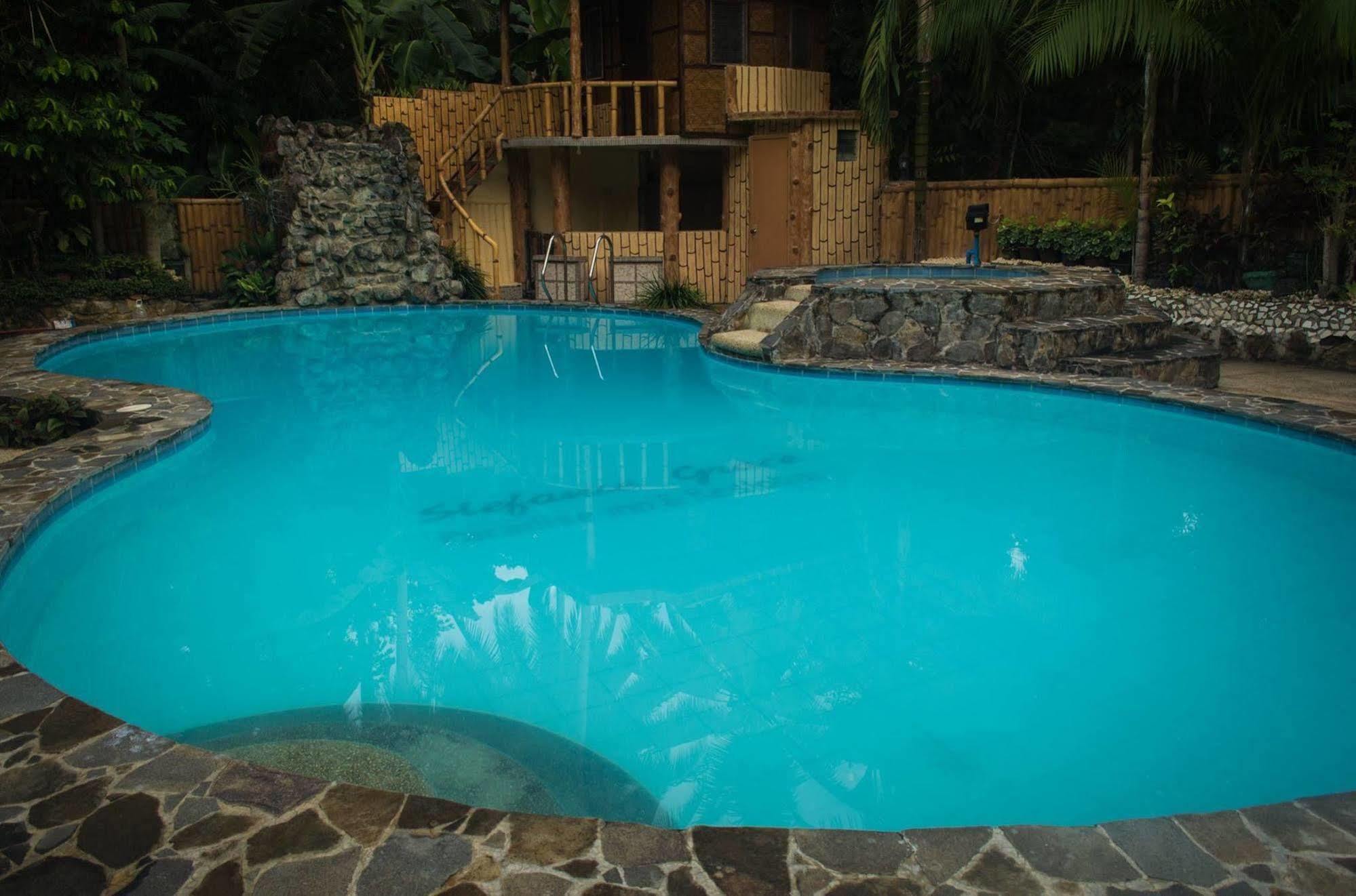 Stefanie Grace Paradise Inn Лобок Екстериор снимка