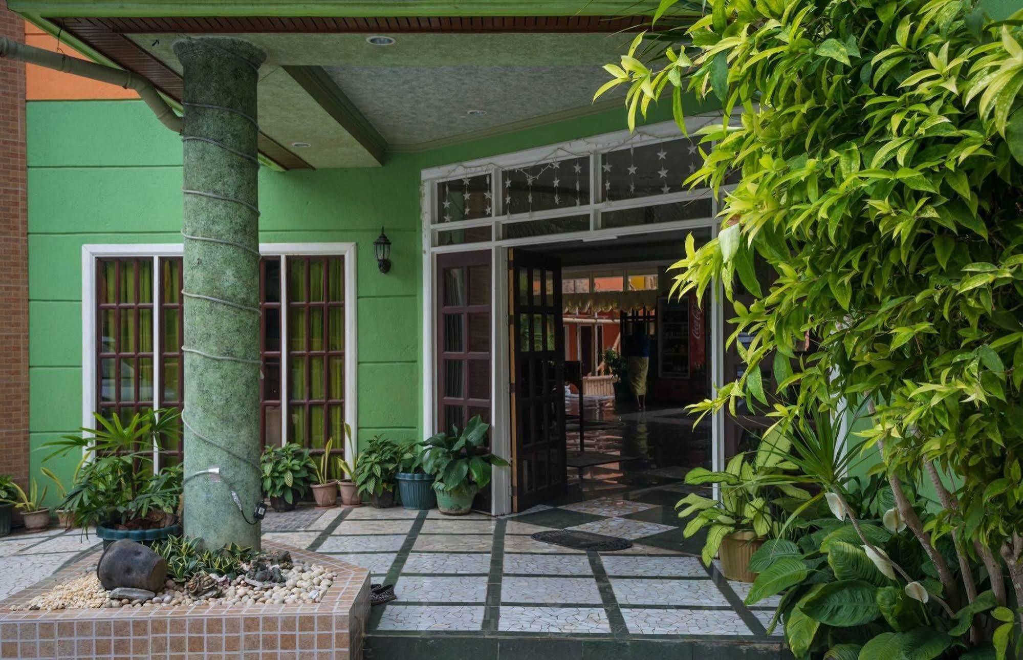 Stefanie Grace Paradise Inn Лобок Екстериор снимка